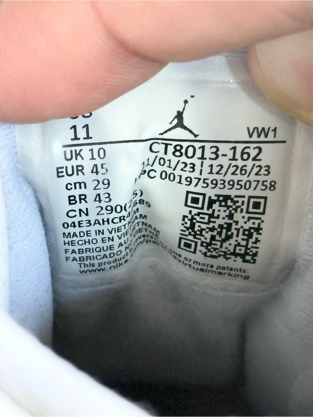 Jordan authentic 12